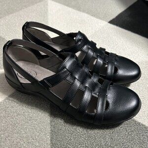Life Stride Black Mantain Closed Toe Sandals Women's Size 9.5 WIDE